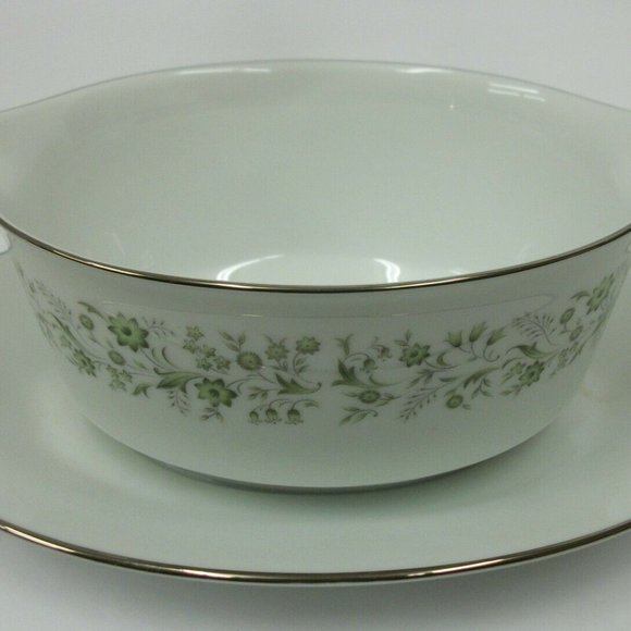 Noritake China Wynwood Gravy Boat w/Attached Underplate White Green Floral NICE! - Picture 1 of 2